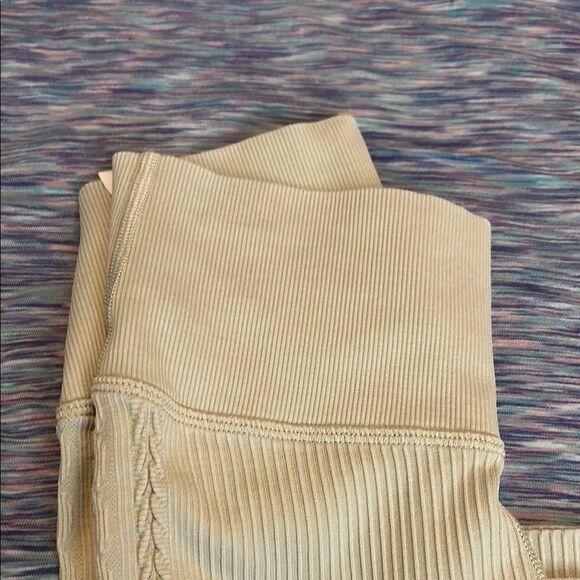 NWT Aerie Offline Hi-Rise Cream seamless 7/8 Leggings C - Picture 7 of 7